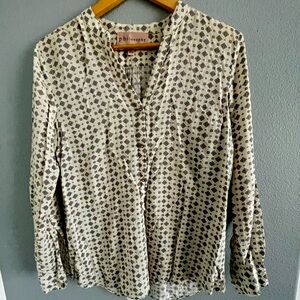 Beautiful grey blouse by Philosophy with small grey design.